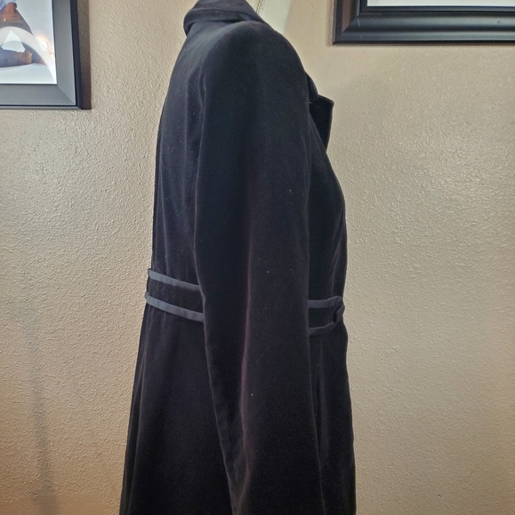 Beautiful Velvet Jacket - Picture 3 of 7